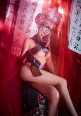两女一指